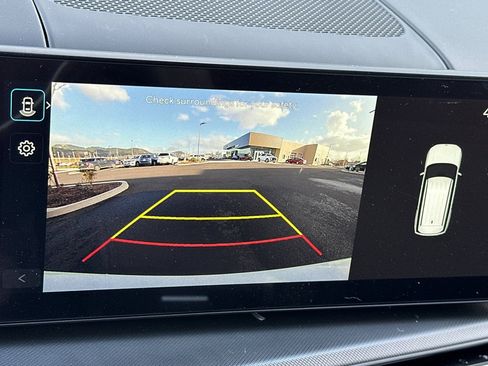 Used 2025 Hyundai Santa Fe SE image 18