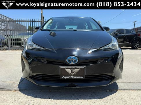 Used 2018 Toyota Prius Two w/ Prius Two Safety Plus Package FWD image 2