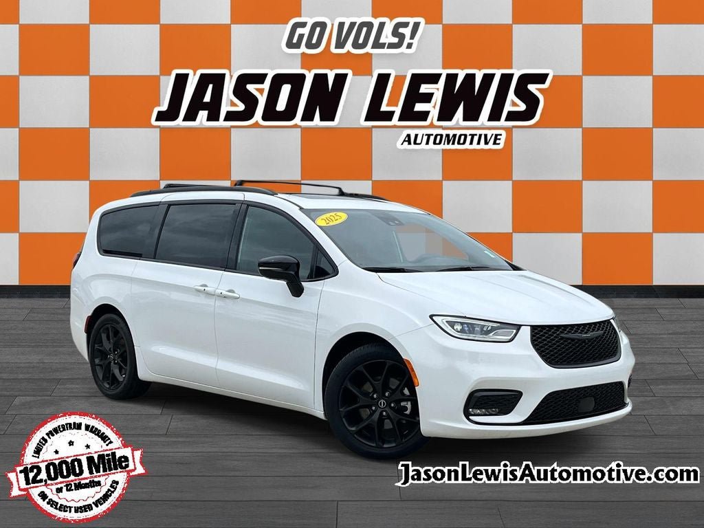 Used 2025 Chrysler Pacifica Limited FWD image 1