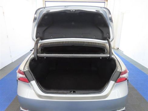 Used 2021 Toyota Camry SE image 11