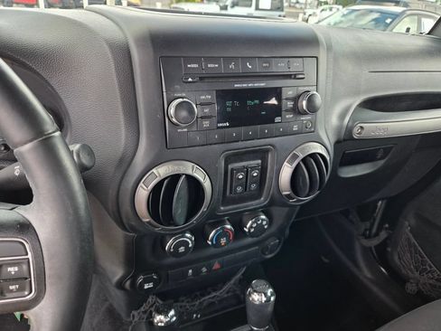 Used 2017 Jeep Wrangler Sport w/ Connectivity Group AWD/4WD image 21