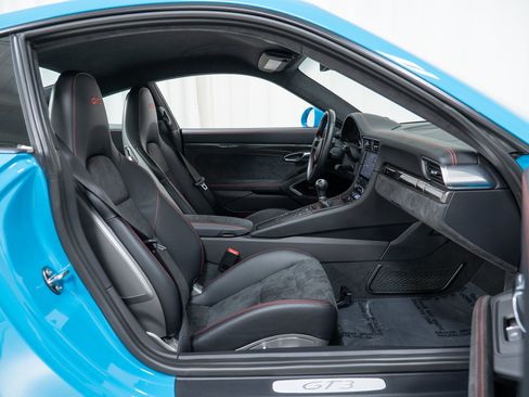 Used 2018 Porsche 911 GT3 RWD image 31
