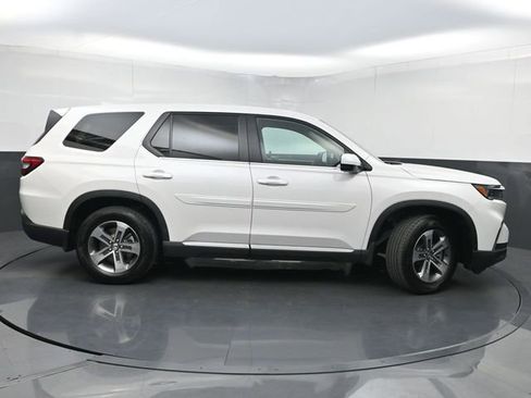 Used 2025 Honda Pilot EX-L image 2