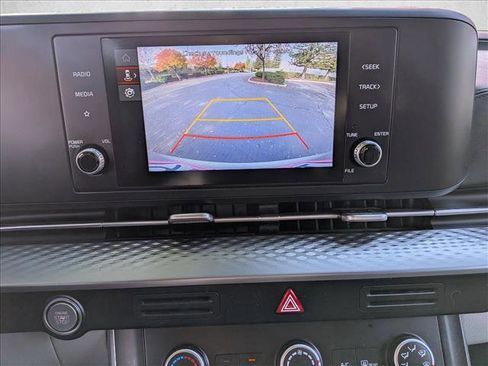 Used 2023 Kia Carnival LX image 13