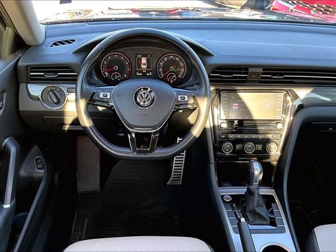 Used 2020 Volkswagen Passat 2.0T R-Line image 5