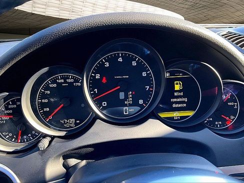 Used 2018 Porsche Cayenne Platinum Edition w/ Premium Package image 21