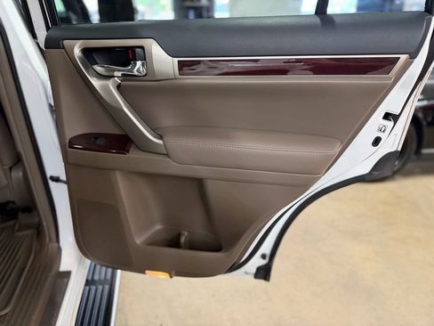 Used 2018 Lexus GX 460 Premium w/ Premium Package AWD/4WD image 30