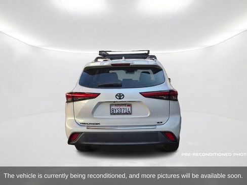 Used 2022 Toyota Highlander XLE FWD image 7