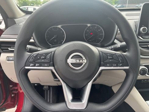 Used 2025 Nissan Altima 2.5 SV FWD image 27