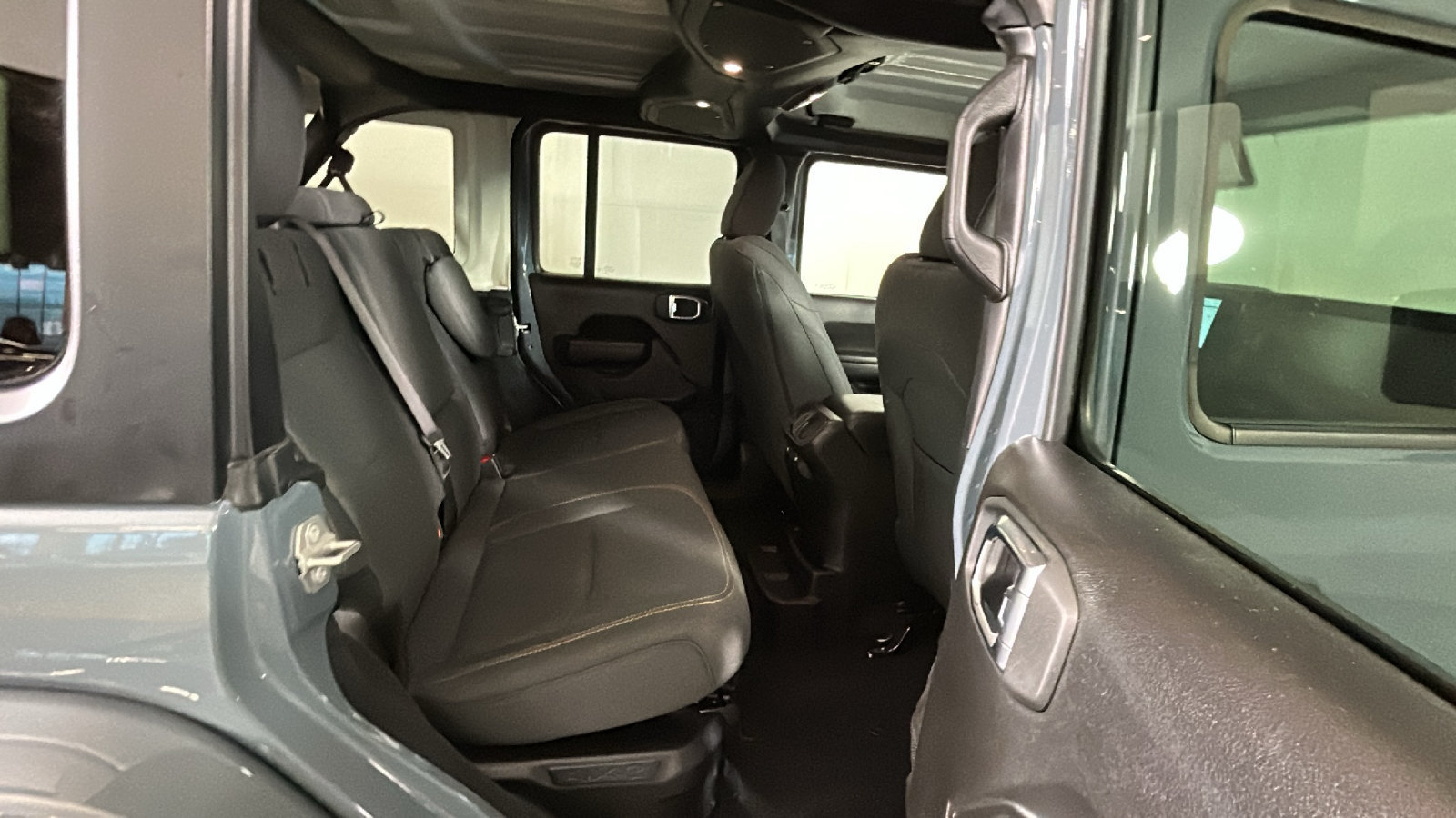 Used 2024 Jeep Wrangler Unlimited w/ Convenience Group AWD/4WD image 34