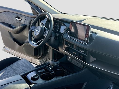 Used 2023 Nissan Rogue SV image 5