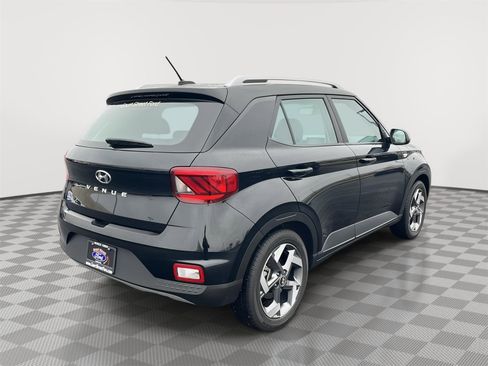 Used 2024 Hyundai Venue SEL image 5