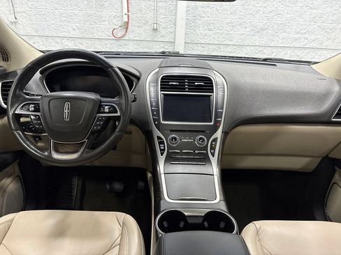 Used 2019 Lincoln Nautilus Select AWD/4WD image 11