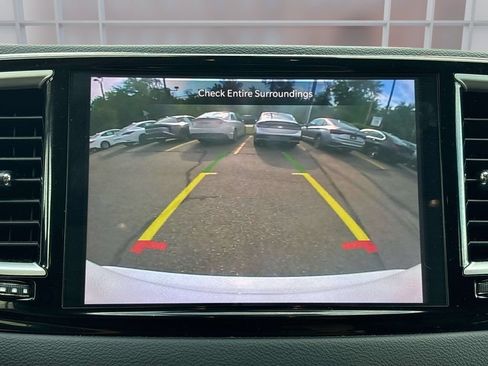 Used 2023 Chrysler Pacifica Touring-L FWD image 29
