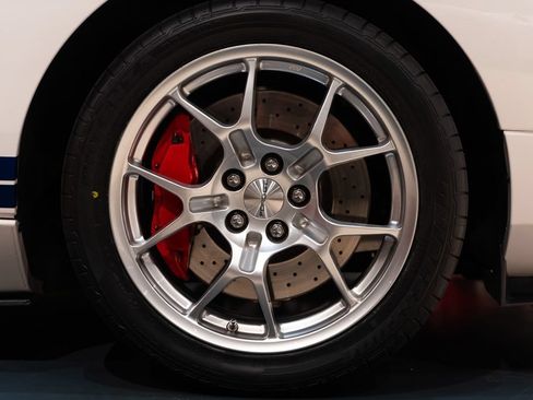 Used 2005 Ford GT RWD image 15