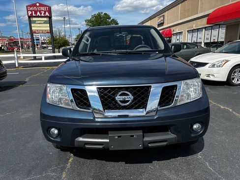 Used 2020 Nissan Frontier SV AWD/4WD image 2