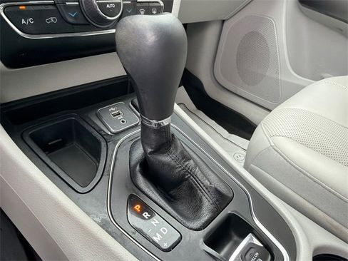 Used 2021 Jeep Cherokee Latitude Lux w/ Comfort/Convenience Group image 31