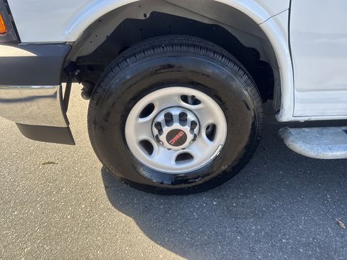 Used 2024 GMC Savana 2500 w/ Driver Convenience Package image 13