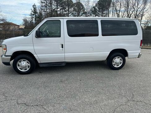 Used 2011 Ford E-350 and Econoline 350 XLT image 8