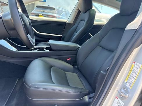 Used 2018 Tesla Model 3 Long Range RWD image 9