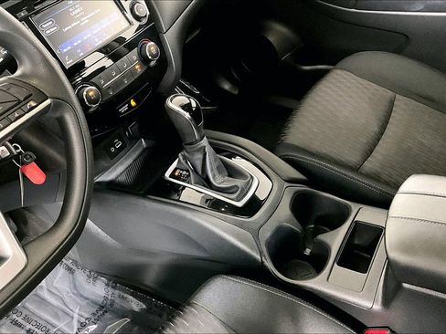 Used 2018 Nissan Rogue S image 17
