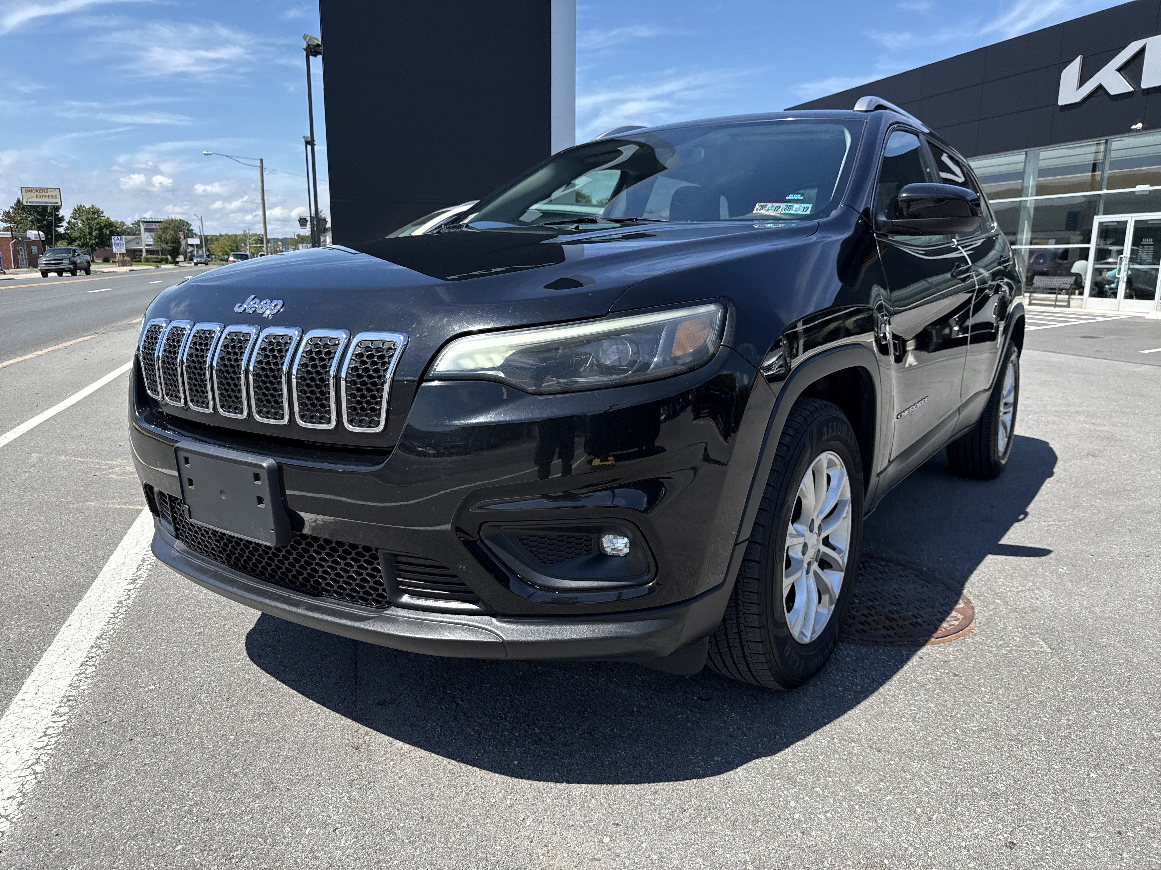 Used 2019 Jeep Cherokee Latitude w/ Popular Appearance Group AWD/4WD image 10