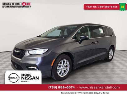 Used 2023 Chrysler Pacifica Touring-L