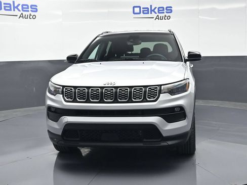 Used 2025 Jeep Compass Limited AWD/4WD image 2