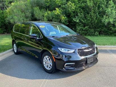 Used 2024 Chrysler Pacifica Touring-L