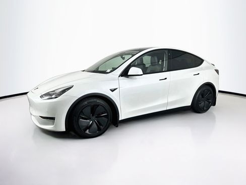 Used 2021 Tesla Model Y Long Range AWD/4WD image 3