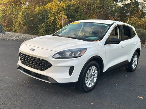 Used 2022 Ford Escape SE image 2