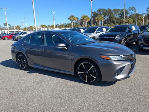 Used 2018 Toyota Camry XSE image 2