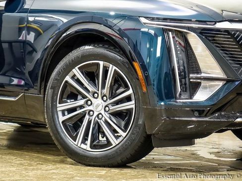 New 2025 Cadillac Lyriq Luxury image 3