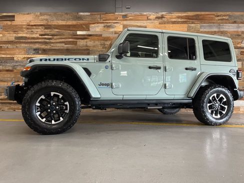 Used 2024 Jeep Wrangler Unlimited Rubicon 4xe AWD/4WD image 19