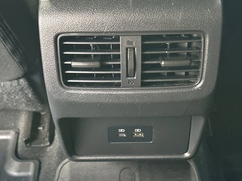 Used 2022 Nissan Rogue SV image 15