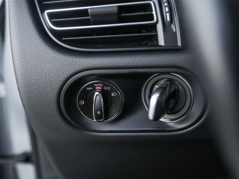 Used 2024 Porsche Macan S image 21