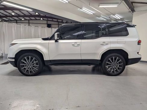 Used 2024 Lexus GX 550 w/ Accessory Package (Z1) AWD/4WD image 25