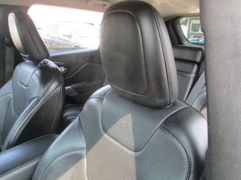 Used 2019 Jeep Cherokee Limited AWD/4WD image 29