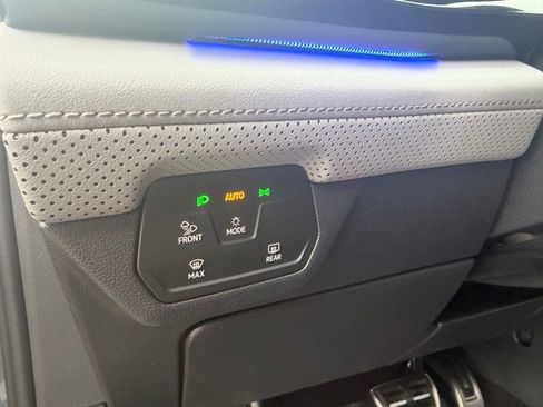 Used 2025 Volkswagen Atlas Peak Edition SE image 16