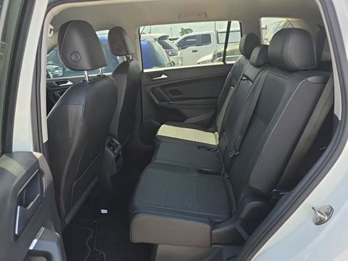Used 2018 Volkswagen Tiguan SE FWD image 12
