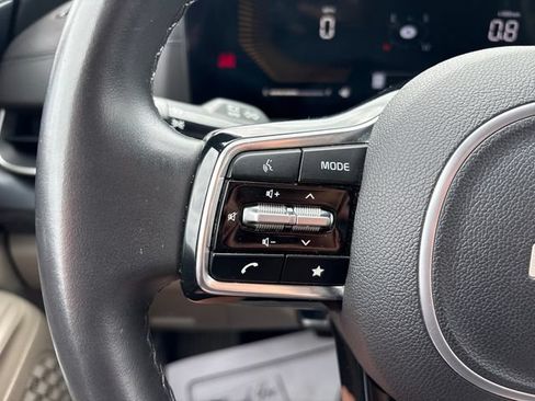 Used 2025 Kia Carnival FWD image 11