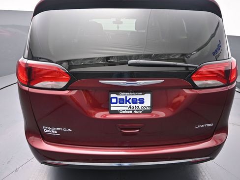 Used 2018 Chrysler Pacifica Limited image 33