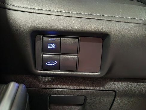 Used 2022 Toyota Highlander XLE FWD image 41
