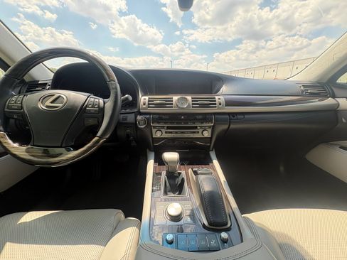 Used 2015 Lexus LS 460 w/ Ultra Luxury Package RWD image 10
