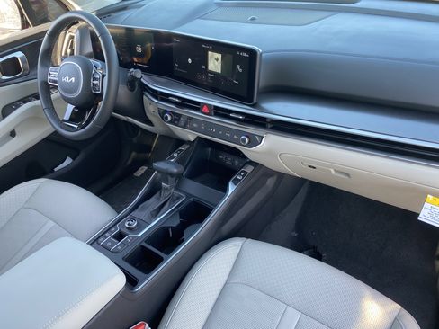 Certified 2025 Kia Sorento S FWD image 11