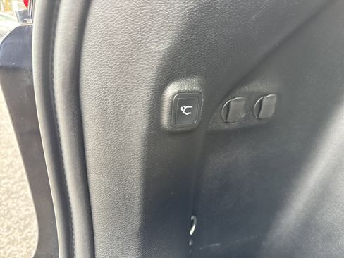 Used 2022 Jeep Cherokee Limited image 29