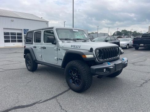 Used 2024 Jeep Wrangler Unlimited AWD/4WD image 7