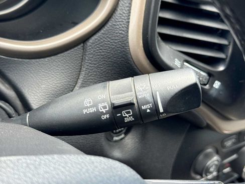 Used 2016 Jeep Cherokee Limited w/ Trailer Tow Group FWD image 24