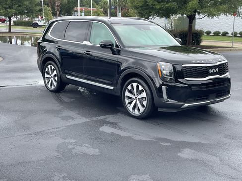 Used 2022 Kia Telluride EX w/ EX Premium Package FWD image 2