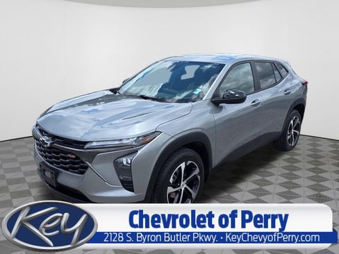 Used 2024 Chevrolet Trax RS w/ Driver Confidence Package FWD image 1
